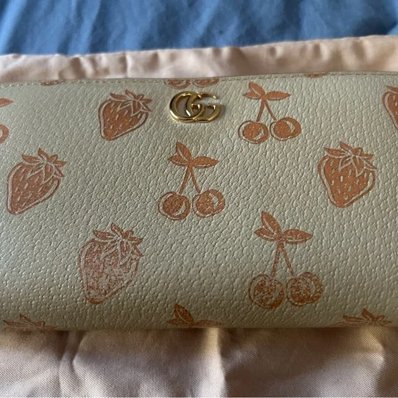 Authentic GUCCI GG Marmont Leather Berry Cherry Strawberry Long Zip Wallet - Picture 4 of 7